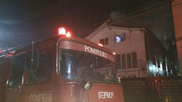 O vilă din Agigea, cuprinsă de flăcări