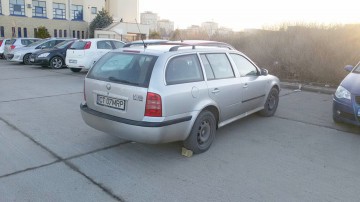 O maşină era să ia la rând toată parcarea de la Universitatea Ovidius