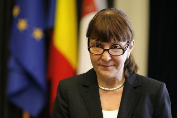 Monica Macovei îi solicită președintelui să nu promulge legea prin care 'partidele se iartă de datorii'