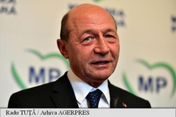 Băsescu: Putin a convocat un Consiliu de Securitate pe tema Moldova, Iohannis şi Cioloş urmăresc de pe Facebook