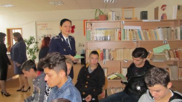 Polițiștii constănțeni au stat de vorbă cu liceenii!