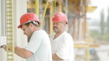 Mai multe autorizaţii de construire pentru clădiri rezidenţiale
