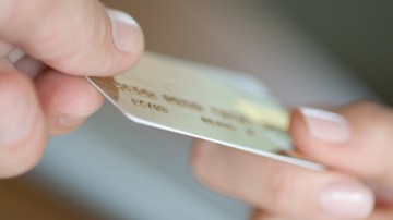 Plăţile de impozite locale cu cardul au crescut peste 40%