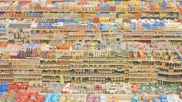 Mâncarea, ţigaretele şi băutura au dus la creşterea cifrei de afaceri în comerţul cu amănuntul cu 8,9%