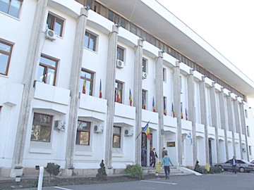 Făgădău plăteşte o analiză de risc privind corupţia din Primărie