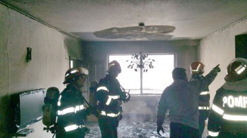 Incendiu într-o vilă din Palazu: o femeie s-a aruncat de la etaj, să nu ardă de vie