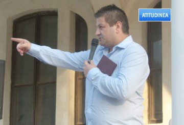 Mesajul poetului de la Ceronav la majoratul fiicei sale: Fii tu stăpâna minţii tale!