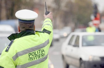 Prins la volan, deşi avea permisul anulat