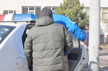 Hoţi prinşi cu televizorul în spinare, la Măcin