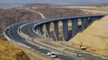 Autostrada Sibiu-Piteşti: CNANDR promite că o termină cu doi ani mai devreme. Se va ocupa de proiectare
