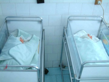 Mai puţini copii cu HIV născuţi la Constanţa