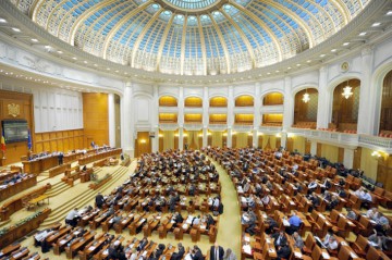 „Legea defăimării”, aprobată în comisii: Amenzile pentru postările pe Facebook ar putea ajunge până la 100.000 de lei