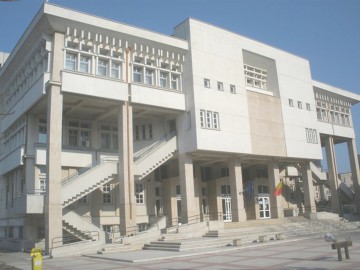 Biblioteca Judeţeană Constanţa, sondaj: „Lucrările deţinuţilor să fie expuse?”