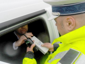 Şofer, ÎNCĂTUŞAT de poliţiştii din Mangalia!