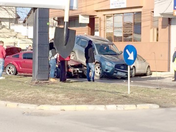 Accident rutier cu trei răniţi, pe bulevardul Mamaia