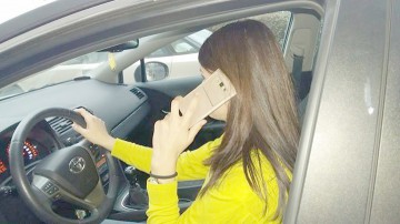 Accidente rutiere GRAVE cauzate de telefonul mobil. Cine se alege cu dosar penal?