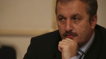 Dîncu, despre consolidarea clădirilor din București: Nu se poate face fără voința oamenilor și încălcând Constituția