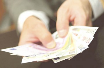 Băncile continuă ofensiva împotriva legii dării în plată