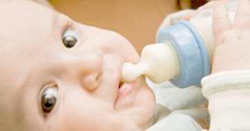 Noi reguli pentru laptele praf al bebeluşilor