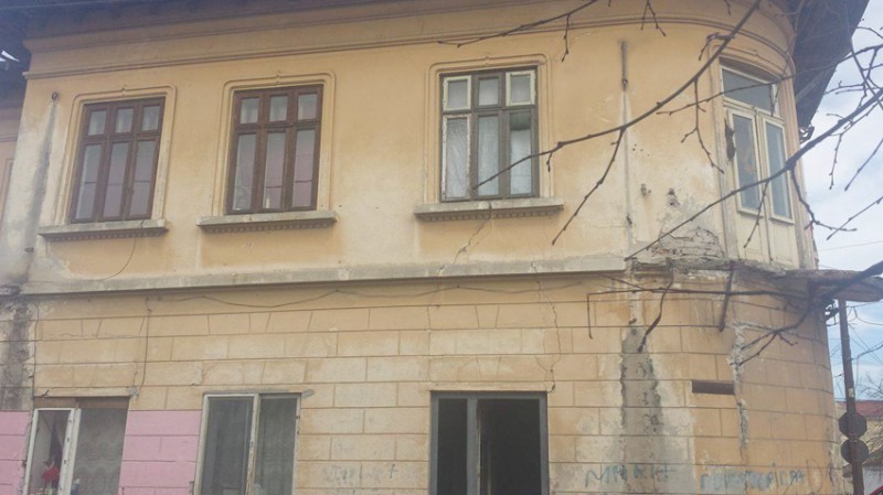 Zeci de asistaţi sociali vor fi EVACUAŢI dintr-o clădire de pe Ion Lahovari şi mutaţi în cartierul Henri Coandă Zeci de asistaţi sociali vor fi EVACUAŢI dintr-o clădire de pe Ion Lahovari şi mutaţi în cartierul Henri Coandă