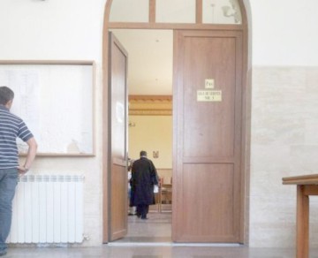 Termen în dosarul Beirut: mama uneia dintre victime, dată afară din sală