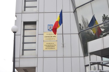 Bărbaţii care au jefuit un bar de pe Caraiman au scăpat de controlul judiciar