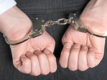 Minor, ÎNCĂTUŞAT de poliţiştii constănţeni