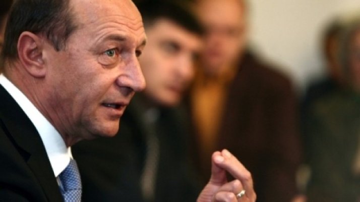 Băsescu, ATAC DUR la Iohannis: A avut o atitudine JOSNICĂ. S-a transformat în slugă a turnătorului Voiculescu