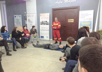 Studenţi de la Şaguna, absolvenţi ai cursurilor de prim-ajutor