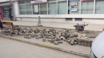 Brăzdat de gropi, centrul orașului Constanța a ajuns un imens şantier