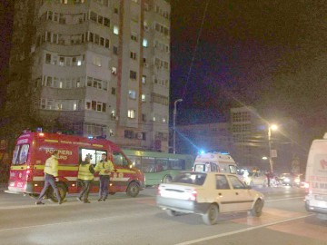 Mamă şi copil, loviţi pe trecerea de pietoni
