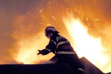 A murit şi soțul femeii decedate în incendiul de pe strada Soveja