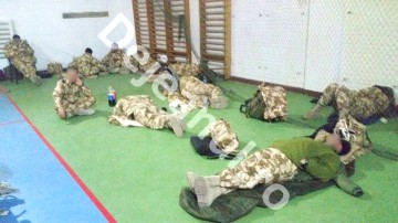 Întorşi din Afganistan, „Dragonii Transilvani” au fost cazaţi într-o sală de sport, fără apă şi mâncare