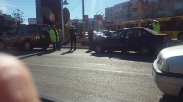 Accident rutier în zona Dacia. O persoană a fost transportată la spital