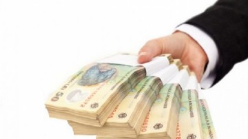 Creditul pentru consum şi-a încetinit ritmul de scădere