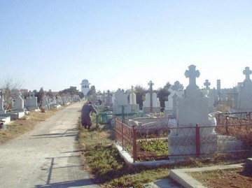 Parohia „Adormirea Maicii Domnului“ din Mangalia nu-şi poate face cimitir