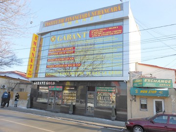 Reprezentanţii amanetului Garant ies din nou în stradă!