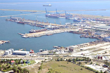 Viziune managerială în Portul Constanţa: salarii şi bonusuri mai mari