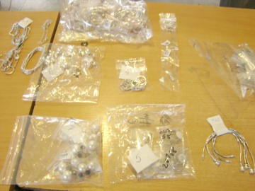 Peste trei kilograme de bijuterii, confiscate de poliţişti şi depuse la Trezoreria Constanţa