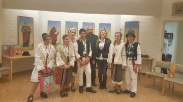 Trupa de copii „Arca” a dus tradiţia românească pe meleaguri finlandeze
