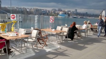 Cum au tratat angajaţii unui restaurant de fiţe din Constanţa femeile, de 8 Martie!