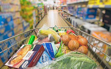 Opinia nutriţionistului: „Ce găsim pe rafturile magazinelor nu ne îmbolnăveşte”