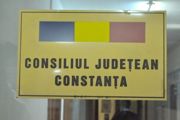 Consilierii judeţeni, convocaţi în şedinţă extraordinară