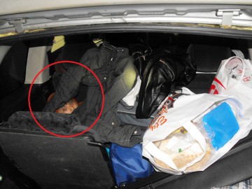 Incredibil! Minor ascuns în portbagaj de un constănțean, depistat la frontieră!