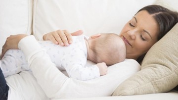 Se strâng semnături pentru promulgarea legii indemnizațiilor de creștere a copilului!