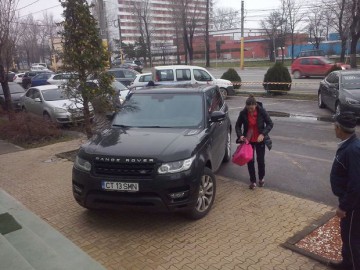 Simona Halep n-are talent la… parcat. Cum şi-a lăsat bolidul de lux, la Mamaia