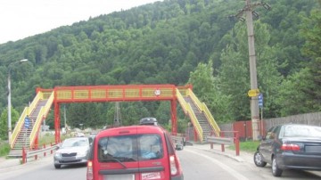 CNADNR construieşte trei pasarele pietonale noi peste DN1