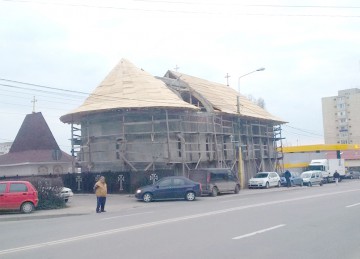 Primăria nu vrea să-şi pună în cap Arhiepiscopia şi enoriaşii: biserica Sf. Haralambie va fi pusă în legalitate