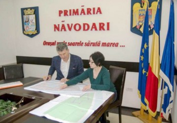 Anul electoral pune primarii în mişcare: anunţă că au găsit loturi de case pentru tineri!