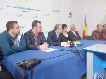 Banias şi-a prezentat achiziţiile din judeţ: Mariana Mircea, Valer Mureşan, Leonard Tănase şi Ion Soare